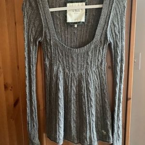 super comfy and cute umpire Abercrombie sweater